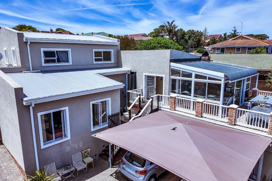 4 Bedroom Property for Sale in Fraaiuitsig Western Cape